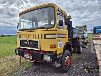 Camion benne MAN