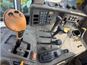 Tracteur agricole JOHN DEERE 6820: photos 5