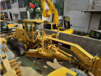 Niveleuse CATERPILLAR