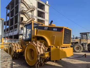 Chargeuse compacte sur chenilles CATERPILLAR 826G: photos 4