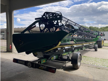 Moissonneuse-batteuse JOHN DEERE