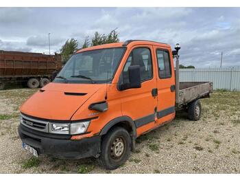 Fourgon plateau, Utilitaire double cabine Iveco Daily 2.3: photos 1