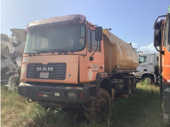 Camion citerne MAN 33.414