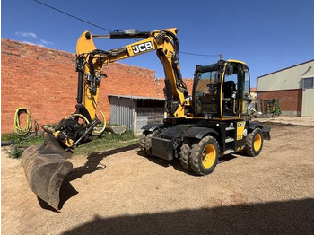 Pelle sur pneus JCB