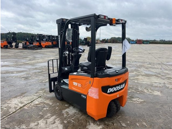 Chariot élévateur électrique Doosan B15T-7 PLUS: photos 2