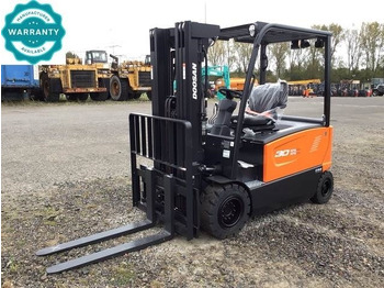 Chariot élévateur électrique DOOSAN