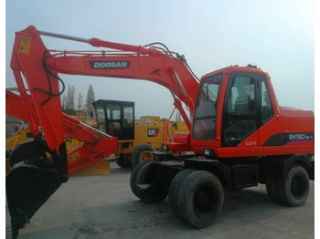 Pelle sur pneus DOOSAN