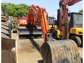 Pelle sur pneus DOOSAN