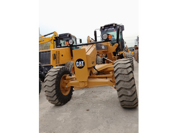 Niveleuse CATERPILLAR 140H