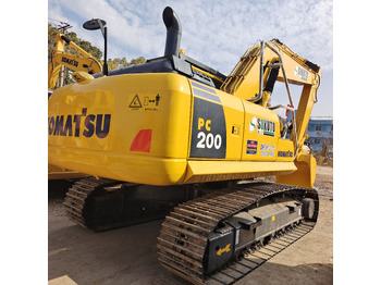 Pelle sur chenille KOMATSU PC200-8