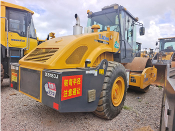 Rouleau compresseur XCMG XS183J