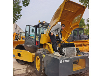 Rouleau compresseur XCMG XS223J