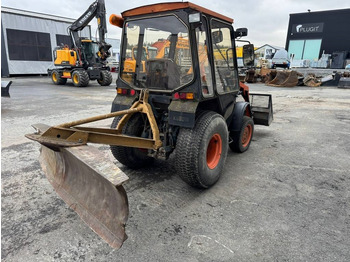 Tracteur agricole Kubota L245 DT ETUKUORMAAJALLA: photos 4