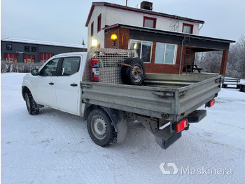 Fourgonnette Pickup Nissan Navara med flak: photos 3 Fourgonnette Pickup Nissan Navara med flak: photos 3
