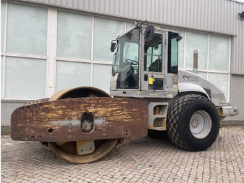Compacteur CATERPILLAR