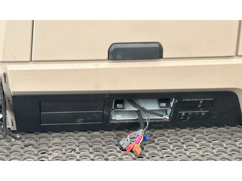 Cabine et intérieur MERCEDES-BENZ UPPER COCKPIT STORAGE COMPARTMENTS SHELVES SHELF STORAGE COMPARTMENT GIGA SPACE CAB: photos 2