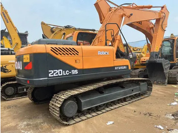 Pelle sur chenille HYUNDAI R215