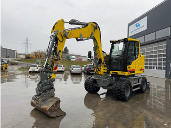 Pelle sur pneus LIEBHERR