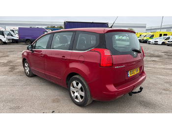 Voiture PEUGEOT 5008 2.0 HDI 150PS: photos 3 Voiture PEUGEOT 5008 2.0 HDI 150PS: photos 3