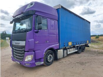 Camion à rideaux coulissants DAF XF 106