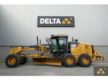 Niveleuse CATERPILLAR 140M