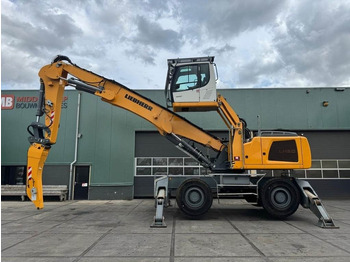 Pelle de manutention LIEBHERR