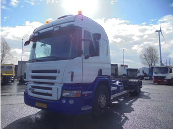 Camion porte-conteneur/ Caisse mobile SCANIA P 280