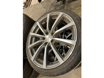 Pneus et jantes PIRELLI