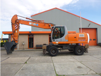 Pelle sur pneus KOBELCO