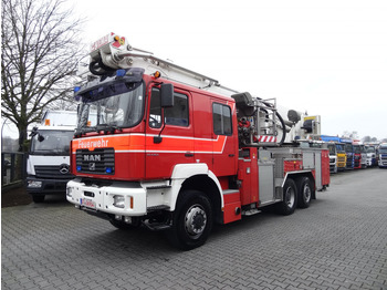 Camion avec nacelle MAN