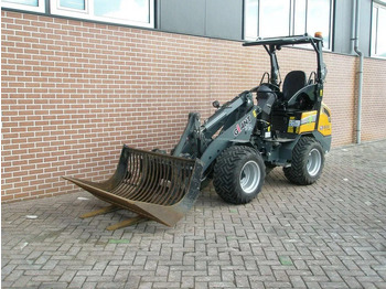 Chargeuse compacte sur chenilles GIANT