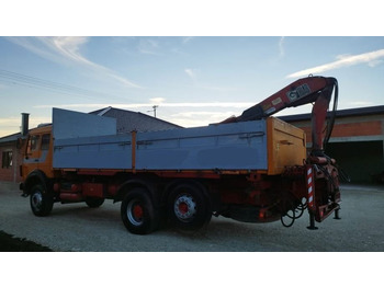 Camion à rideaux coulissants Mercedes-Benz 2228 6x2 stake body - crane: photos 4