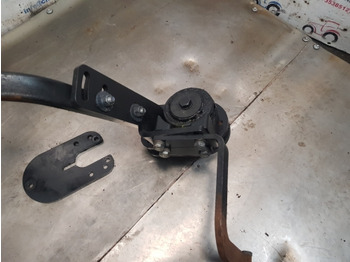 Aile Kubota M5092 Front Axle Mudguard Bracket Lhs Assy: photos 5