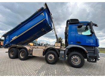 Mercedes-Benz Arocs 4142 | Wywrotka Schmitz | 8x4 | Euro 6 | Klima | Retarder | 242 598 km - crédit-bail Mercedes-Benz Arocs 4142 | Wywrotka Schmitz | 8x4 | Euro 6 | Klima | Retarder | 242 598 km: photos 3 Mercedes-Benz Arocs 4142 | Wywrotka Schmitz | 8x4 | Euro 6 | Klima | Retarder | 242 598 km - crédit-bail Mercedes-Benz Arocs 4142 | Wywrotka Schmitz | 8x4 | Euro 6 | Klima | Retarder | 242 598 km: photos 3