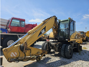 Pelle sur pneus CATERPILLAR M318