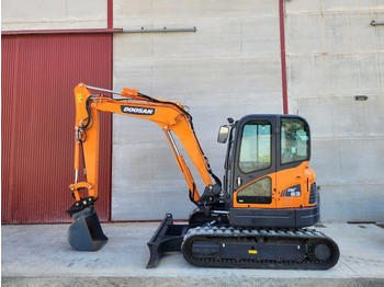 Mini pelle DOOSAN DX63