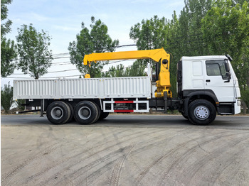 Camion grue SINOTRUK HOWO