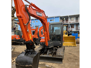 Pelle sur chenille DOOSAN DX60