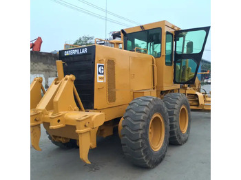 Niveleuse CATERPILLAR 140H