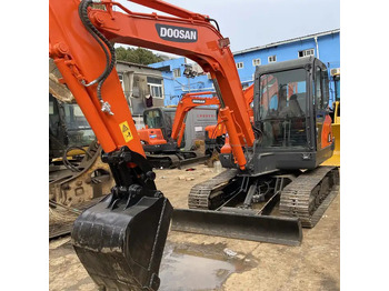 Pelle sur chenille DOOSAN DX60W