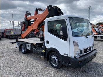 Camion avec nacelle NISSAN