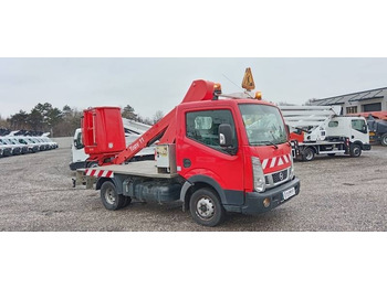 Camion avec nacelle NISSAN