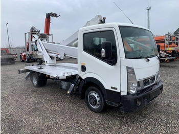 Camion avec nacelle NISSAN