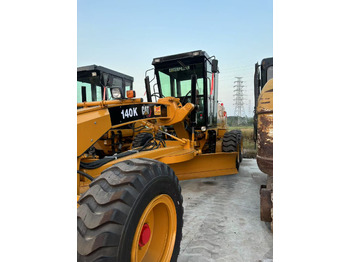 Engins de chantier CATERPILLAR 140K