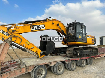 Pelle sur chenille JCB