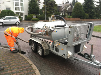 Camion hydrocureur