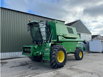 Moissonneuse-batteuse JOHN DEERE 1550WTS