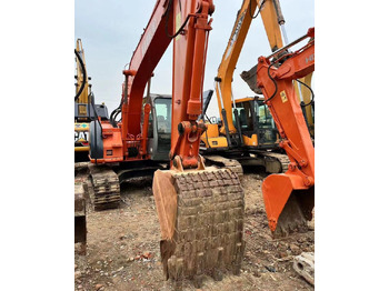 Pelle sur chenille HITACHI ZX135
