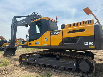 Pelle sur chenille VOLVO EC250