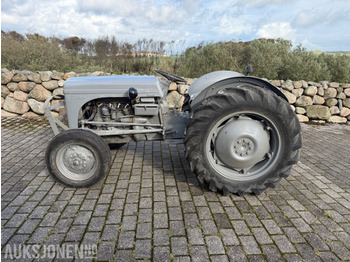 Tracteur agricole MASSEY FERGUSON 1000 series